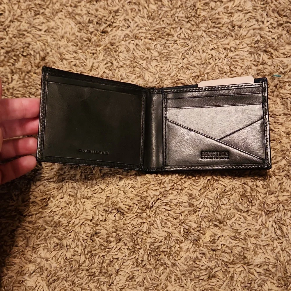 Kenneth Cole Reaction RFID Black Leather Wallet
